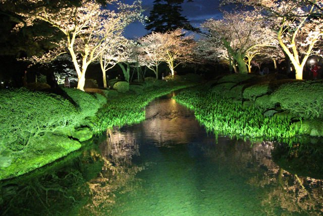 兼六園 金沢城ライトアップの期間 時間帯 料金 19年春夏秋冬